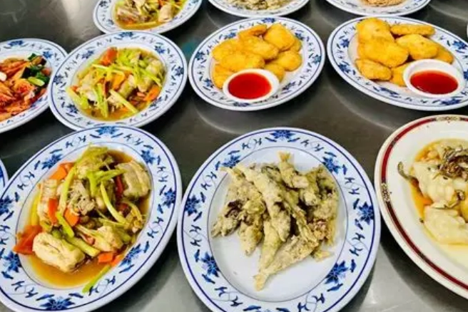 金山美食小吃全攻略：老街隱藏版美食、必吃海鮮餐廳與平價點心推薦