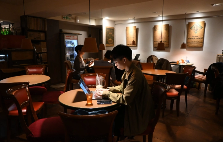 大安區深夜咖啡廳地圖：夜貓子、自由工作者的深夜充電站