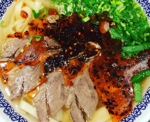 蘭州牛肉麵熱量揭秘：一碗下肚的卡路里與健康吃法