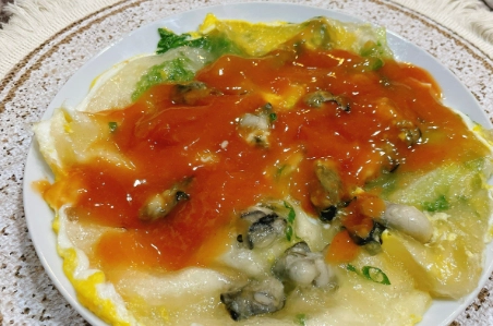 蚵仔煎粉紅色醬料大揭秘：靈魂醬料配方與必吃攤位推薦