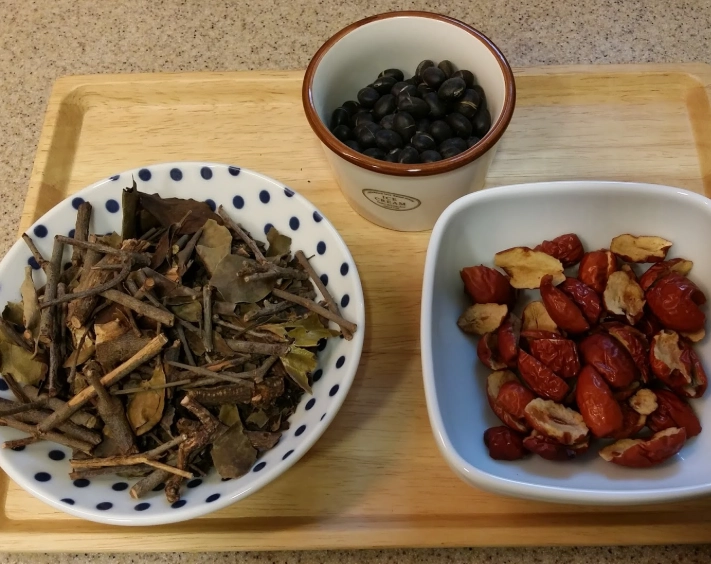 黑豆蓮子紅棗枸杞水 煮法 黑豆蓮子紅棗枸杞水 煮法